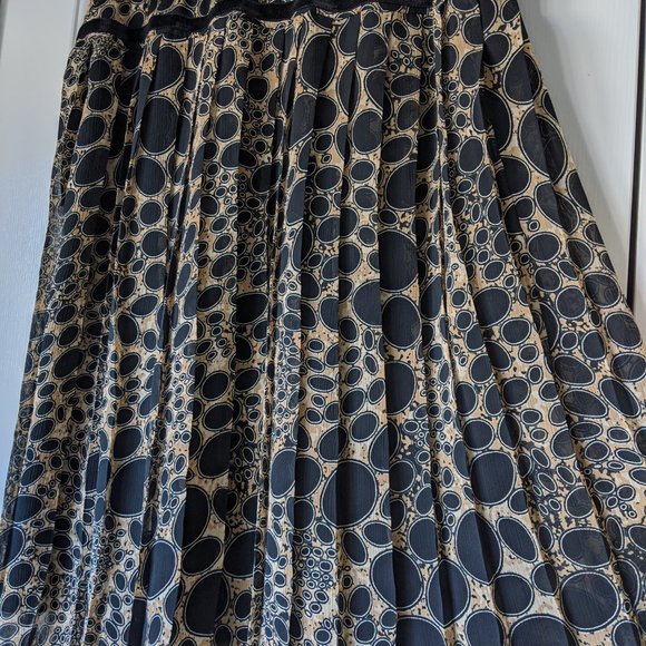 Pretty plated skirt-brand new with tag - Picture 6 of 7